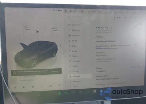 2023 Tesla Model Y Awd/Long Range Dual Motor All-Wheel Drive z USA, uszkodzony, nr VIN 7SAYGDEE7PA042087